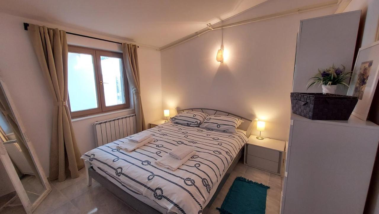 Soline Ada Apartment Pjescana Uvala Exterior photo
